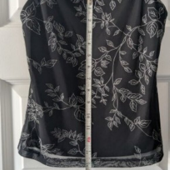 Back camisole top with white flowers - Picture 4 of 6